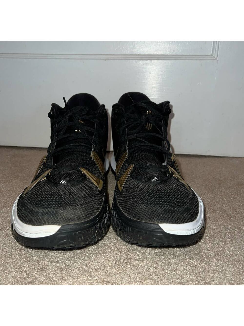 Men's Nike Kyrie High top athletic basketball shoes size 14